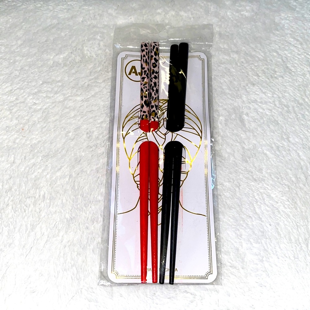 1 LEFT!!!🆕Set of 2: Wooden Hair Sticks Leopard Print Rd/Bk